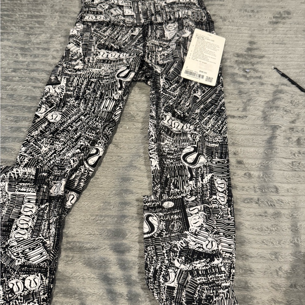 Lululemon Wunder Train High Rise 25” Black White Print Leggings Size 2 NWT